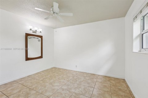 Condo in Dania Beach, Florida, 1 bedroom  № 2244319 - photo 9