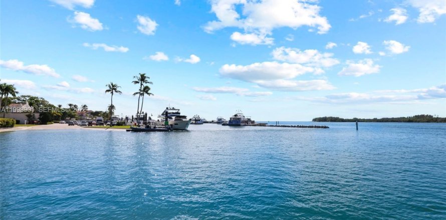 Кондоминиум с 3 спальнями в Майами-Бич, Флорида № 2060980