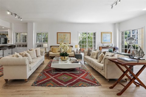 Снять в аренду кондоминиум в Майами-Бич, Флорида 3 спальни, 254.92м2, № 2060980 - фото 20