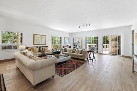 Снять в аренду кондоминиум в Майами-Бич, Флорида 3 спальни, 254.92м2, № 2060980 - фото 19