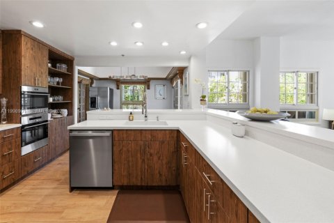 Снять в аренду кондоминиум в Майами-Бич, Флорида 3 спальни, 254.92м2, № 2060980 - фото 11