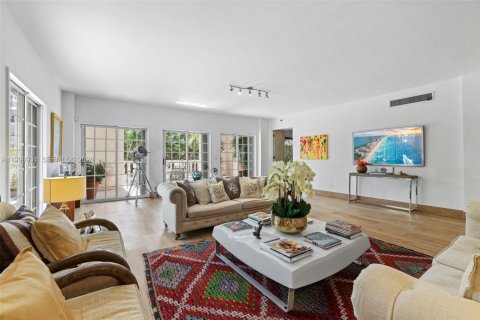 Снять в аренду кондоминиум в Майами-Бич, Флорида 3 спальни, 254.92м2, № 2060980 - фото 22