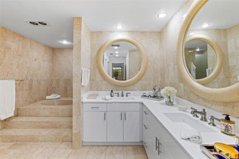 Снять в аренду кондоминиум в Майами-Бич, Флорида 3 спальни, 254.92м2, № 2060980 - фото 29