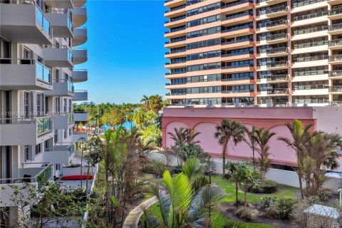 Copropriété à vendre à Miami Beach, Floride: 1 chambre, 86.4 m2 № 2057111 - photo 1