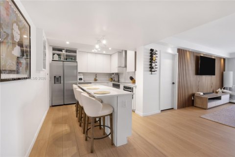 Condo in Miami Beach, Florida, 1 bedroom  № 2057111 - photo 11