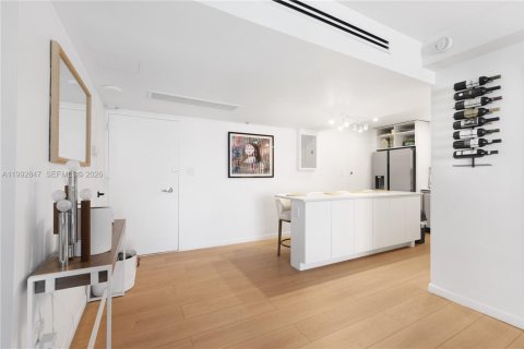 Condo in Miami Beach, Florida, 1 bedroom  № 2057111 - photo 24