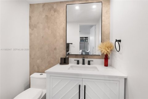 Condo in Miami Beach, Florida, 1 bedroom  № 2057111 - photo 25