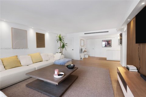 Condo in Miami Beach, Florida, 1 bedroom  № 2057111 - photo 22