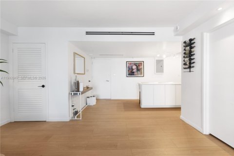 Condo in Miami Beach, Florida, 1 bedroom  № 2057111 - photo 23