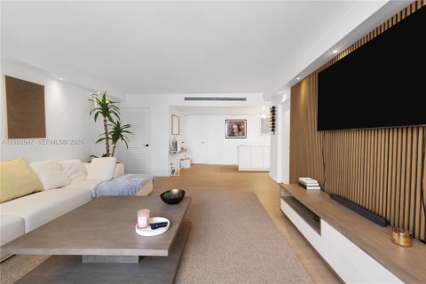 Condo in Miami Beach, Florida, 1 bedroom  № 2057111 - photo 21