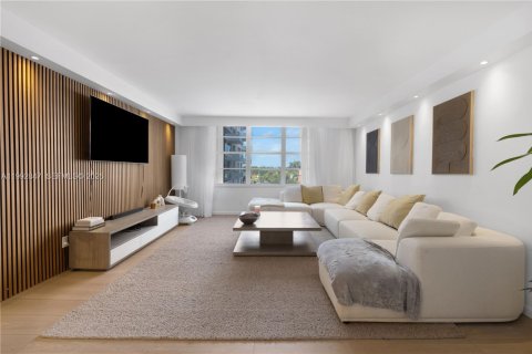 Condo in Miami Beach, Florida, 1 bedroom  № 2057111 - photo 19