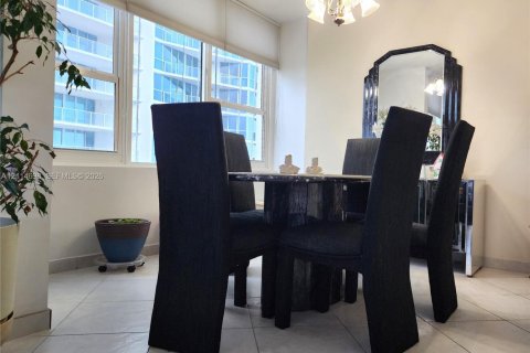 Copropriété à louer à Hollywood, Floride: 2 chambres, 127.28 m2 № 2435903 - photo 4
