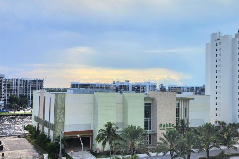 Copropriété à louer à Hollywood, Floride: 2 chambres, 127.28 m2 № 2435903 - photo 14
