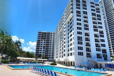 Copropriété à louer à Hollywood, Floride: 2 chambres, 127.28 m2 № 2435903 - photo 15