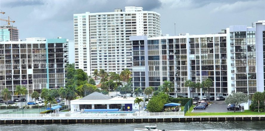 Condo à Hollywood, Floride, 2 chambres  № 2435903