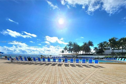 Copropriété à louer à Hollywood, Floride: 2 chambres, 127.28 m2 № 2435903 - photo 20