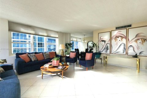Copropriété à louer à Hollywood, Floride: 2 chambres, 127.28 m2 № 2435903 - photo 3