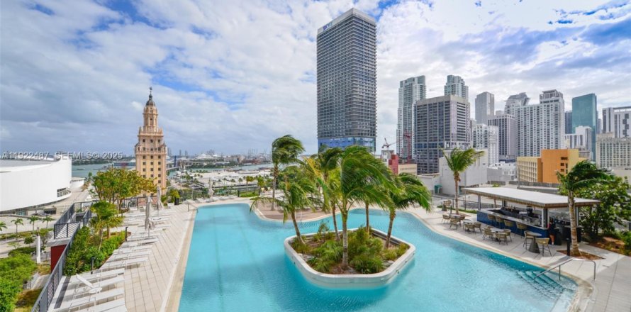 Кондоминиум с 2 спальнями в Майами, Флорида № 1984348