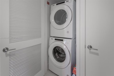 Купить кондоминиум в Майами, Флорида 2 спальни, 84.26м2, № 1984348 - фото 19