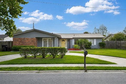 House in Orlando, Florida 4 bedrooms, 185.06 sq.m. № 2205529