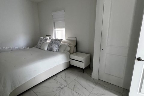 House in Miramar, Florida 5 bedrooms, 314.1 sq.m. № 1959770 - photo 15