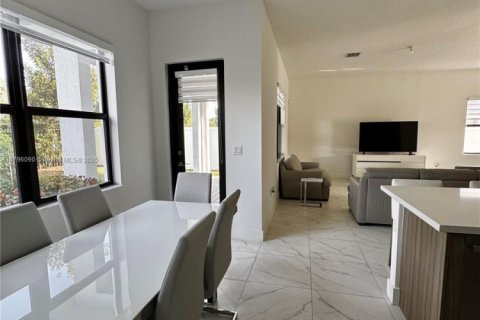 House in Miramar, Florida 5 bedrooms, 314.1 sq.m. № 1959770 - photo 14