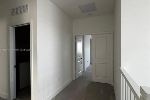 House in Miramar, Florida 5 bedrooms, 314.1 sq.m. № 1959770 - photo 21