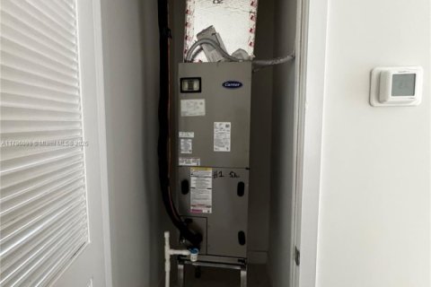 House in Miramar, Florida 5 bedrooms, 314.1 sq.m. № 1959770 - photo 7