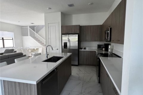 House in Miramar, Florida 5 bedrooms, 314.1 sq.m. № 1959770 - photo 13