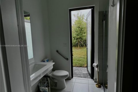 House in Miramar, Florida 5 bedrooms, 314.1 sq.m. № 1959770 - photo 16