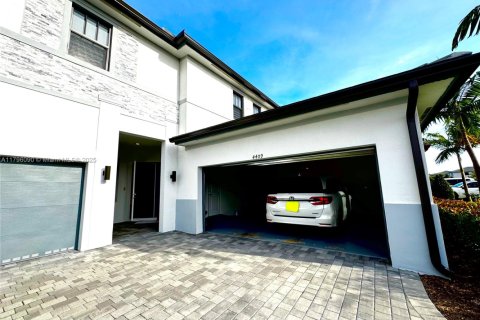 House in Miramar, Florida 5 bedrooms, 314.1 sq.m. № 1959770 - photo 19