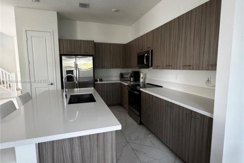 House in Miramar, Florida 5 bedrooms, 314.1 sq.m. № 1959770 - photo 12