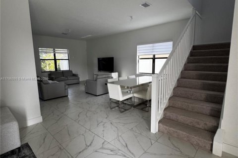 House in Miramar, Florida 5 bedrooms, 314.1 sq.m. № 1959770 - photo 4