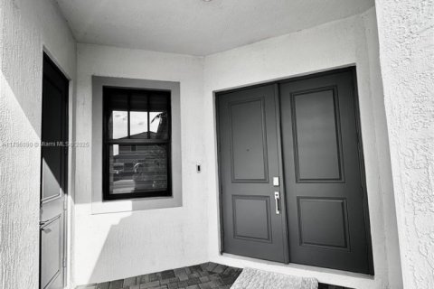 House in Miramar, Florida 5 bedrooms, 314.1 sq.m. № 1959770 - photo 2