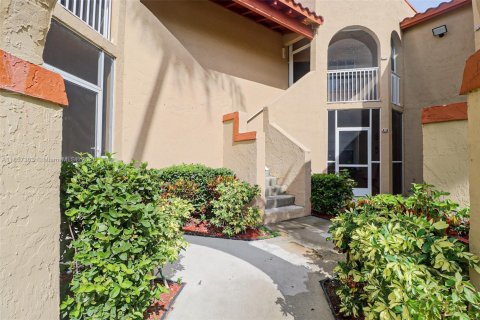 Condo in Pembroke Pines, Florida, 2 bedrooms  № 1958560 - photo 4