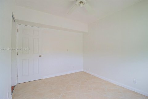Condo in Pembroke Pines, Florida, 2 bedrooms  № 1958560 - photo 29
