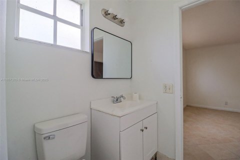 Condo in Pembroke Pines, Florida, 2 bedrooms  № 1958560 - photo 30