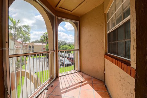 Condo in Pembroke Pines, Florida, 2 bedrooms  № 1958560 - photo 7