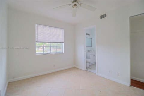 Condo in Pembroke Pines, Florida, 2 bedrooms  № 1958560 - photo 26