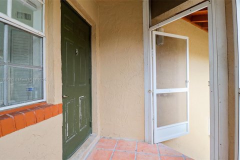 Condo in Pembroke Pines, Florida, 2 bedrooms  № 1958560 - photo 8