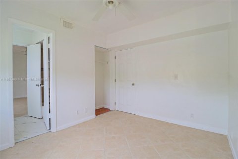 Condo in Pembroke Pines, Florida, 2 bedrooms  № 1958560 - photo 28