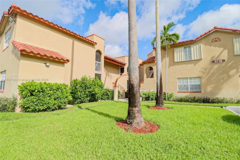 Condo in Pembroke Pines, Florida, 2 bedrooms  № 1958560 - photo 3