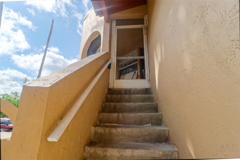 Condo in Pembroke Pines, Florida, 2 bedrooms  № 1958560 - photo 6