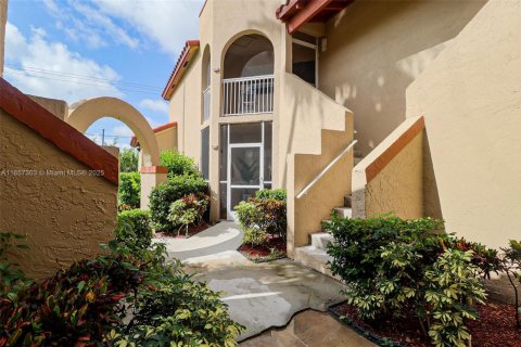 Condo in Pembroke Pines, Florida, 2 bedrooms  № 1958560 - photo 5