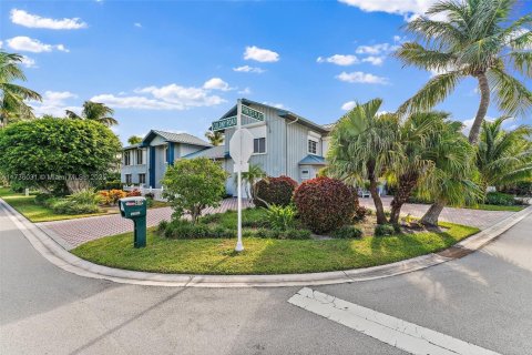 House in Jupiter Inlet Colony, Florida 3 bedrooms, 300.91 sq.m. № 1859986 - photo 4