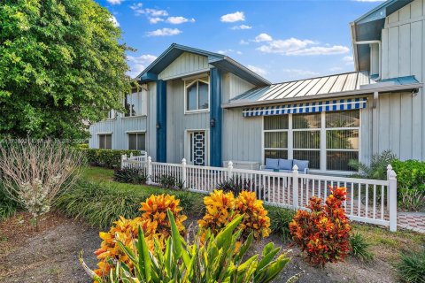 House in Jupiter Inlet Colony, Florida 3 bedrooms, 300.91 sq.m. № 1859986 - photo 7