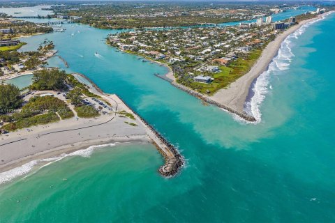 House in Jupiter Inlet Colony, Florida 3 bedrooms, 300.91 sq.m. № 1859986 - photo 14