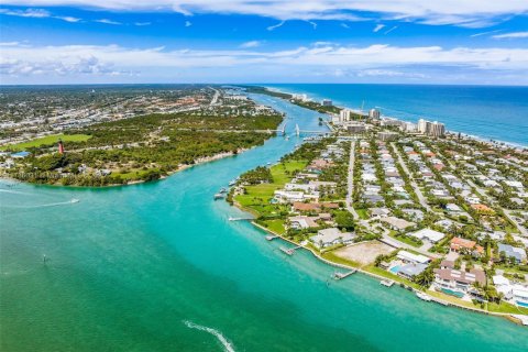 House in Jupiter Inlet Colony, Florida 3 bedrooms, 300.91 sq.m. № 1859986 - photo 16