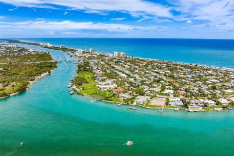 House in Jupiter Inlet Colony, Florida 3 bedrooms, 300.91 sq.m. № 1859986 - photo 17