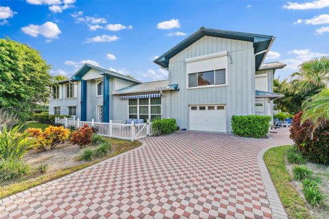 House in Jupiter Inlet Colony, Florida 3 bedrooms, 300.91 sq.m. № 1859986 - photo 6